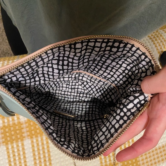 Cute design look alike purse! Perfect for summer and weddings - Picture 2 of 5